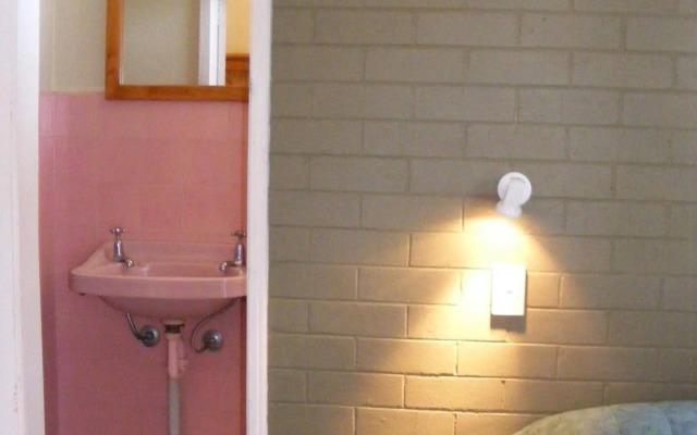 Rod 'N' Reel Hotel Motel Woodburn