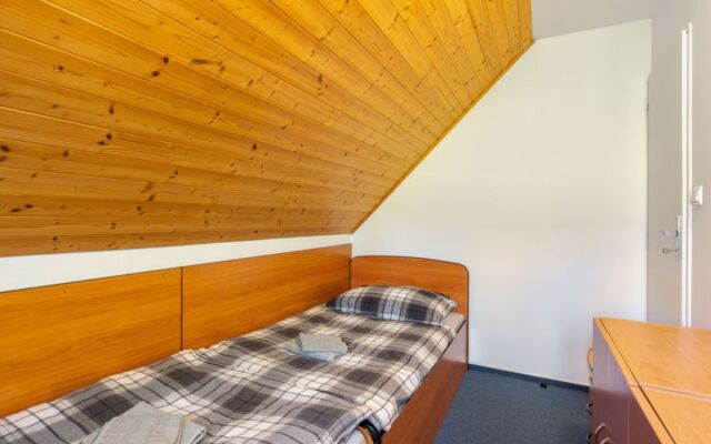 Holiday Hill 31319
