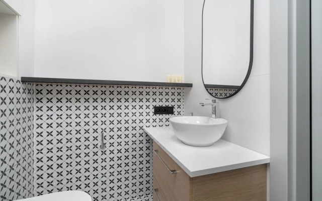 Poznan Apartment With Desk by Renters