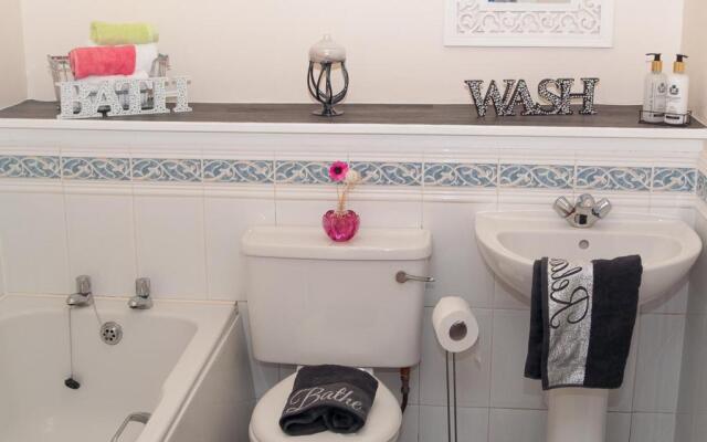 Hla - King Court Apartment 2