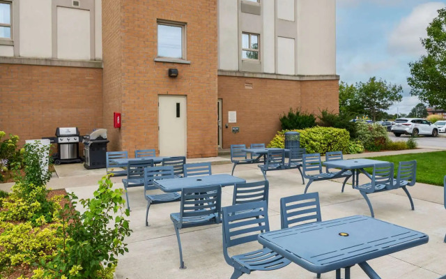 Comfort Inn & Suites