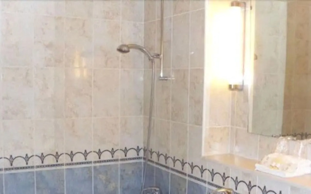 Hôtel Grill Le Coudray-Montceaux