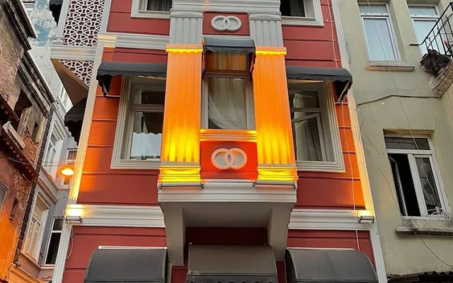 Taksim Red Suite