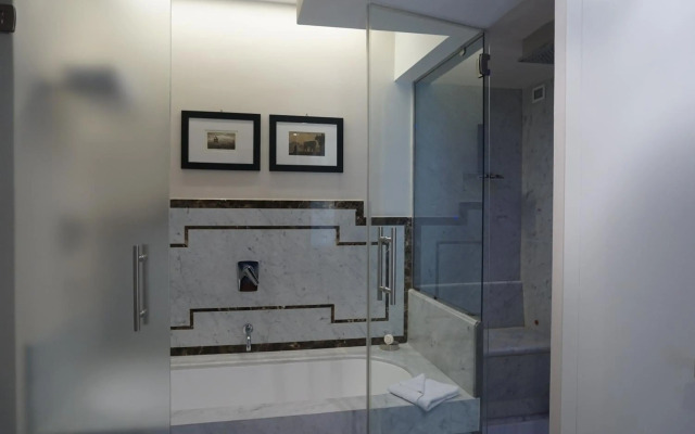 Trevi Palace Luxury Inn