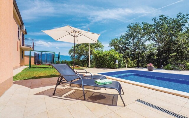 Stunning Home in Barisici With Wifi and 4 Bedrooms
