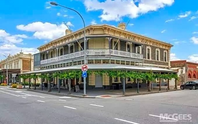 Royal Arms Hotel