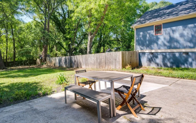 Updated Atlanta Getaway w/ Yard ~ 5 Mi to Downtown