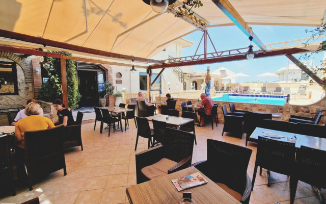 Evina Rooms & Suites