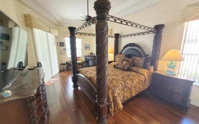 Cozy Canal 3 Bedroom Home