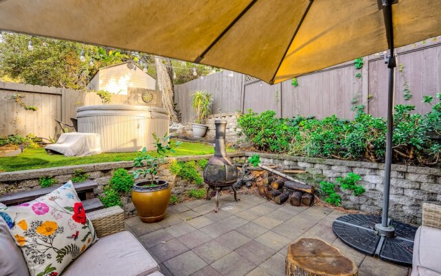 Oakland Apartment w/ Shared Hidden Backyard Oasis!