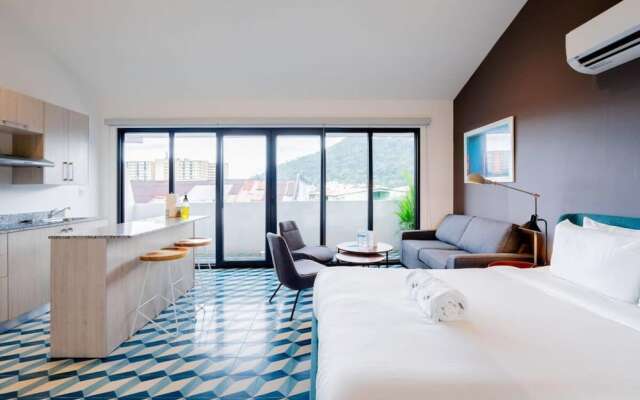 w Artistic Loft in Santa Ana