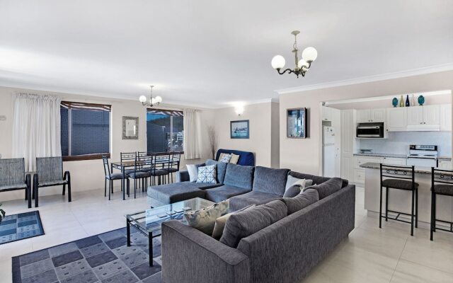 Laman Lodge, Unit 6, 15 Laman Street,