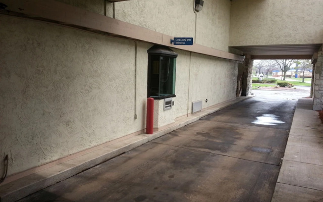Red Roof Inn Monroe