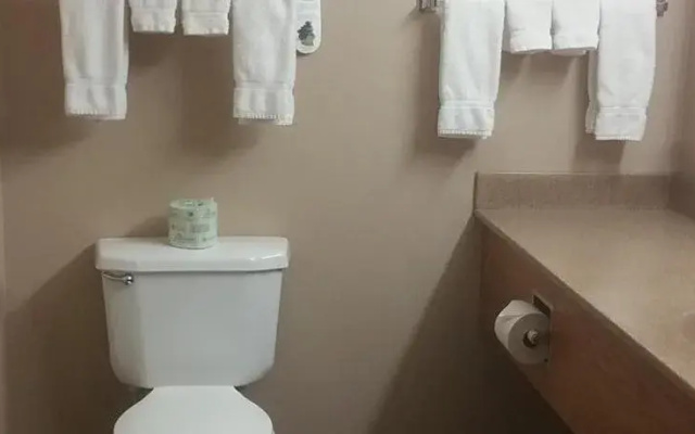 Canby Inn And Suites