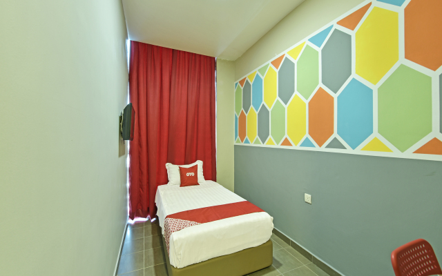 SUPER OYO 90701 Venomi Hotel