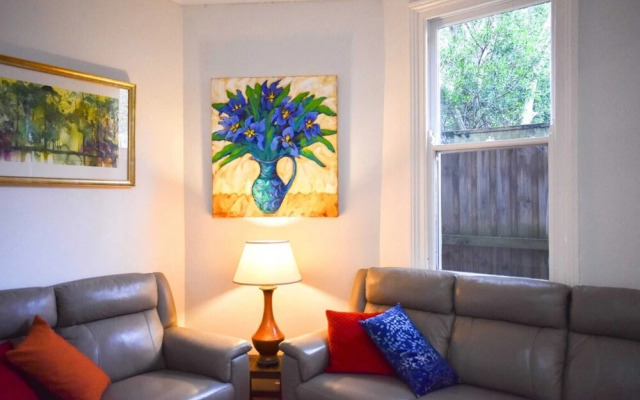 Cosy Erko 2 Bedroom Home on Edge of Sydney City Centre