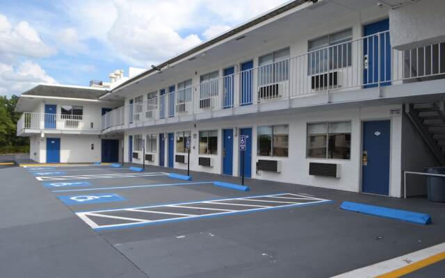 Knights Inn Jacksonville North