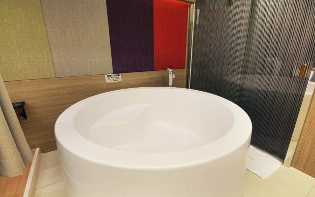 H Drive Hotel