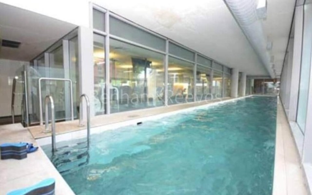2Bed-2Bath Flat - Gym Pool Balcony Lift