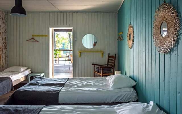 Saarj¿e puhkemaja tuba koos hommikus¿¿giga