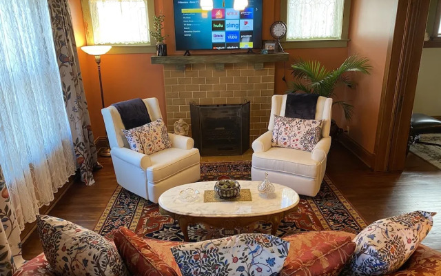 Vineyard Mansion & Carriage House Bed & Breakfast