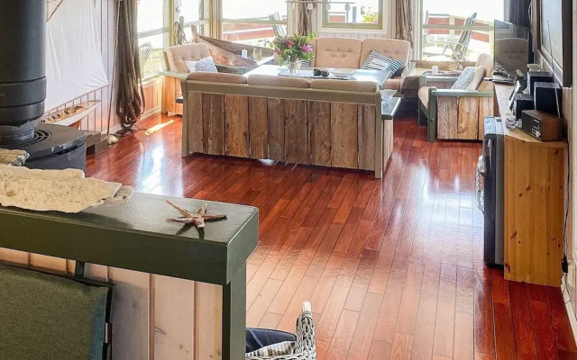 8 Person Holiday Home in Kalvag-by Traum