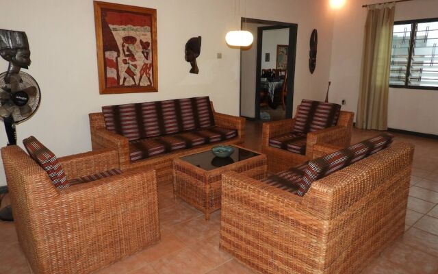 Nimohs' Holiday Home Mccarthy Hill Accra-ghana With Acs