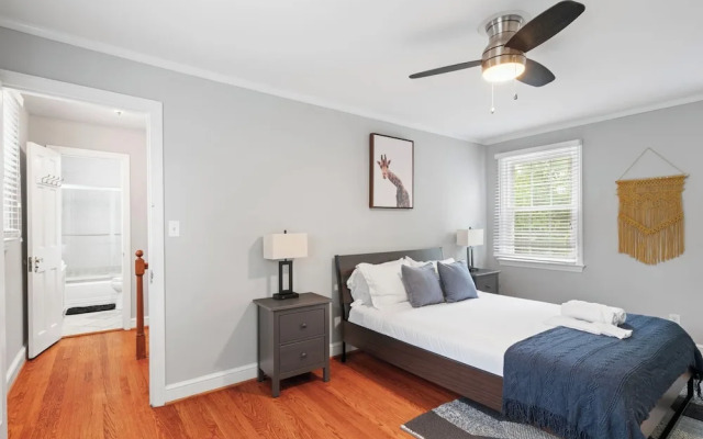 Charming Townhouse Retreat by Cozysuites