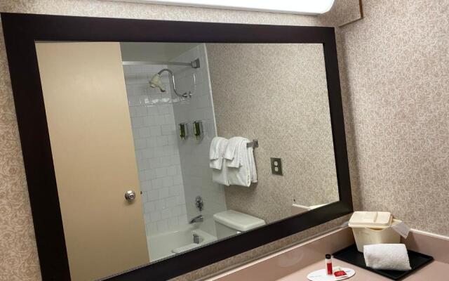 Ramada by Wyndham Belleville Harbourview Conference Centre