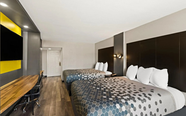 Rodeway Inn & Suites Downtown North