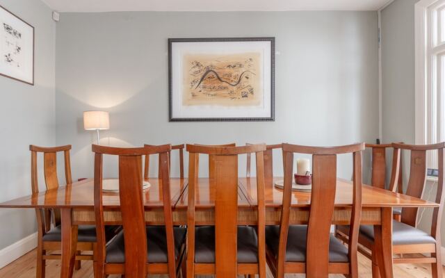 3 Bedroom Family House With Garden