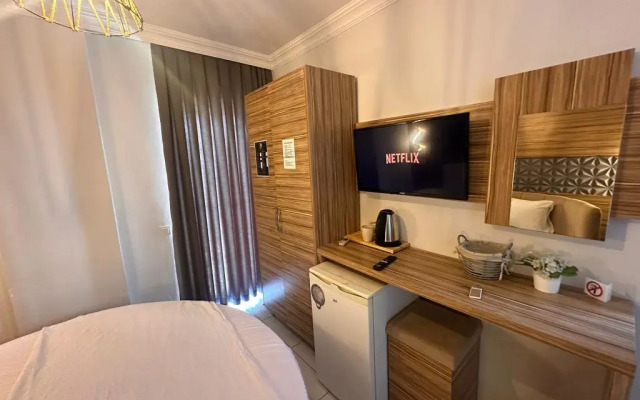 Royal Ezel Hotel