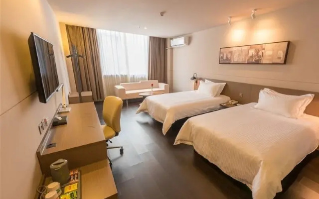 TOWO Shangpin Hotel (Shenzhen Bitou Subway Station)