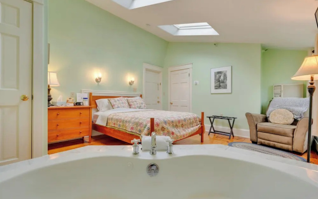 The James Place Inn B&B