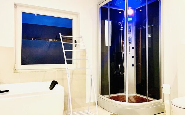 Chic Holiday Home in Nieuwpoort With Whirlpool