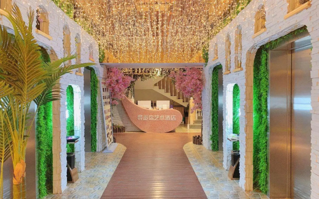 Seek Your Art Hotel (Wuhan Renxin Huilongyangcun Subway Station)