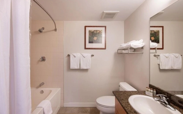 Premium Unit 4643- Fraser Crossing/founders Pointe Condo