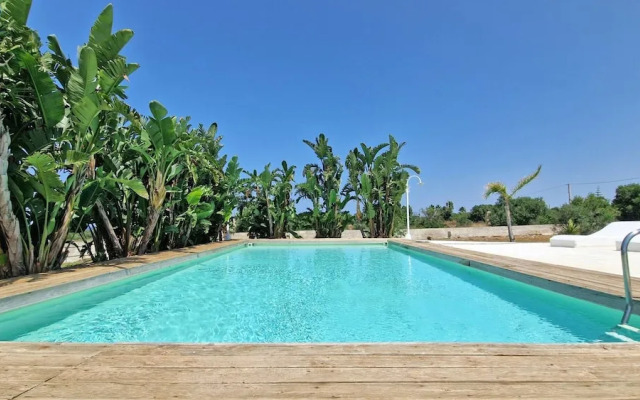 Villa With Swimming Pool Sleeps 8 Three Bedrooms