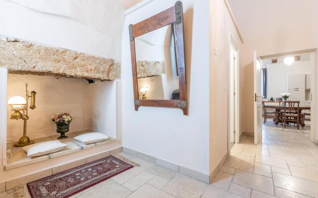 19th Apartment and Modern Pool