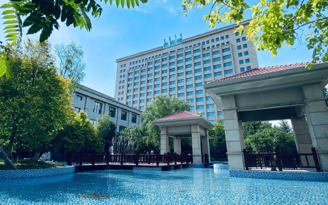 Howard Johnson by  Domando Plaza Wulanchabu