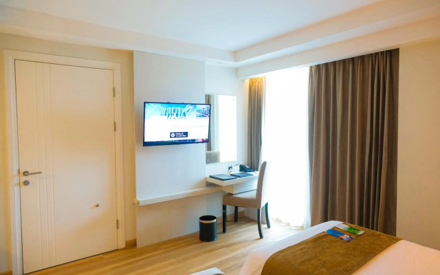 Platinum Adisucipto Hotel & Conference
