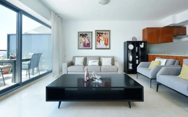 Deluxe 3 BD Marina Apartment in Herzylia