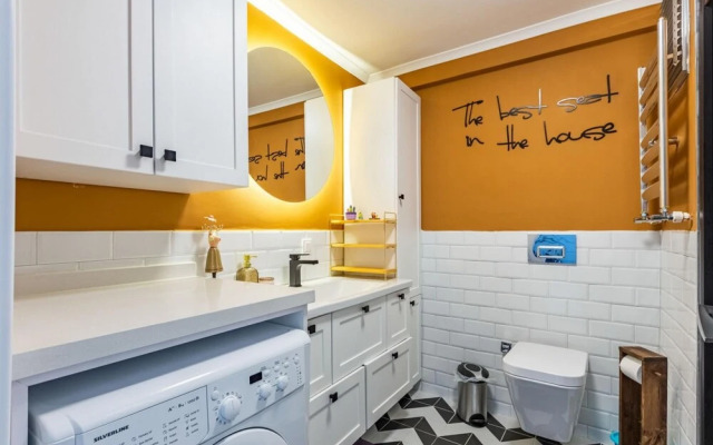 Stylish Flat Near Popular Attractions in Moda