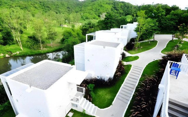 Aristo Chic Resort & Farm