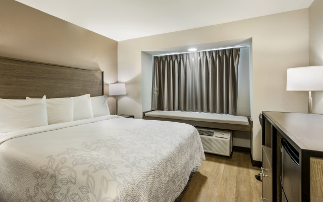 Red Roof Inn PLUS+ & Suites Savannah - I-95