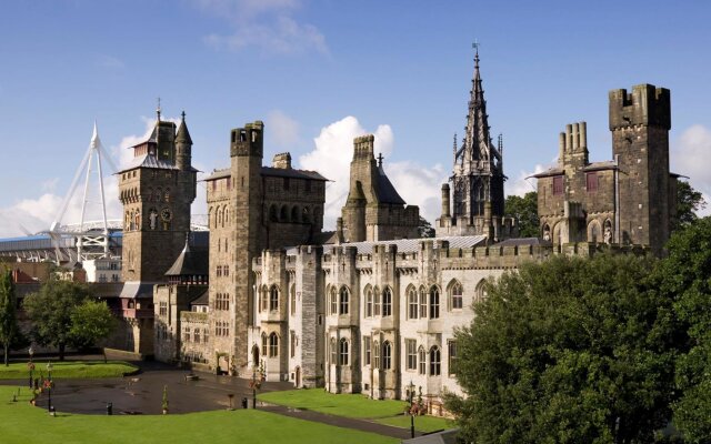 The Loft | 2BR Duplex | 82 Cathedral Cardiff + Parking