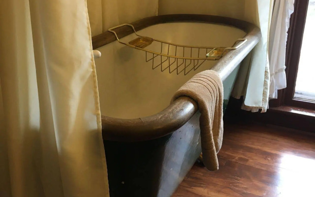 White Swan Inn Bed & Breakfast
