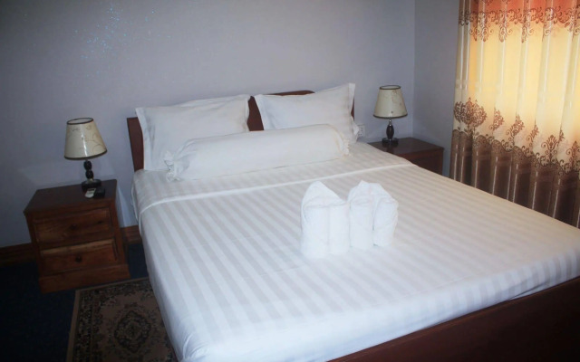 7 Makara Hotel