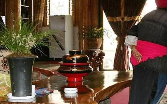 Shangri-la Tibetan Family Inn