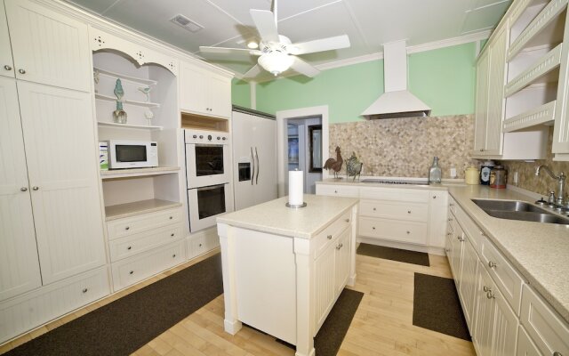 Georgianne Inn & Suites